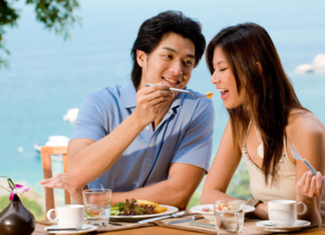 couple dining outside