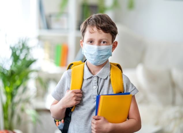 Kid with backpack and mask