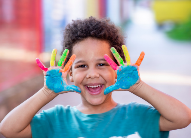 Kid paint hands